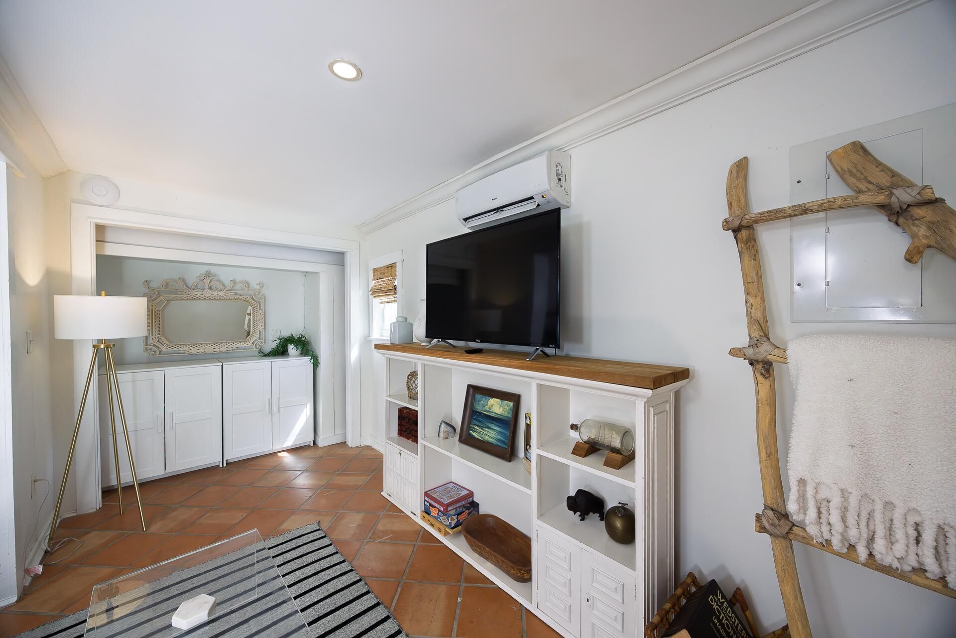 717 Forest Hill Boulevard, West Palm Beach, FL 33405 Photo