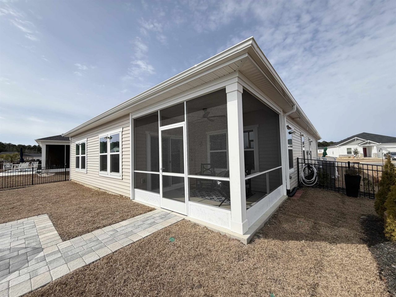 435 Rollins Dr. Photo 18