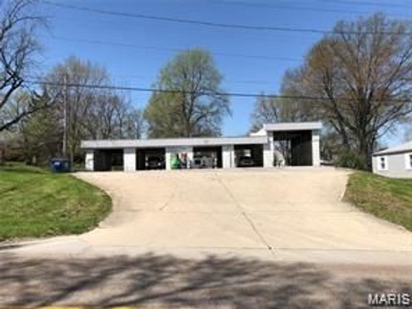 221 N Madison Street, Lebanon, IL 62254