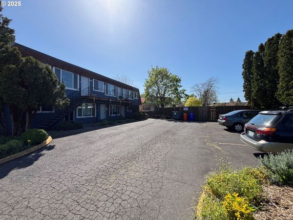 1525 SE 49TH AVE, Portland, OR 97215