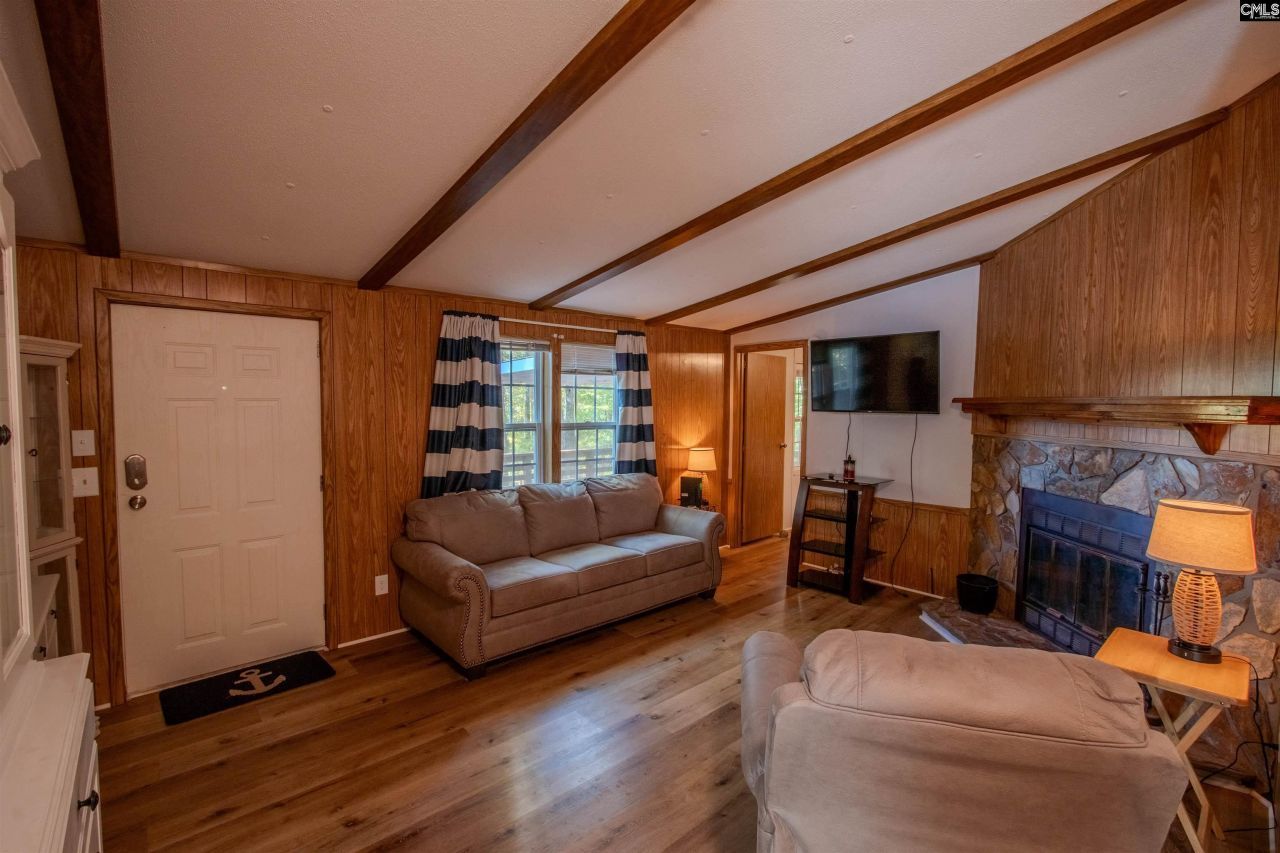 938 Blacksgate Road E Photo 13