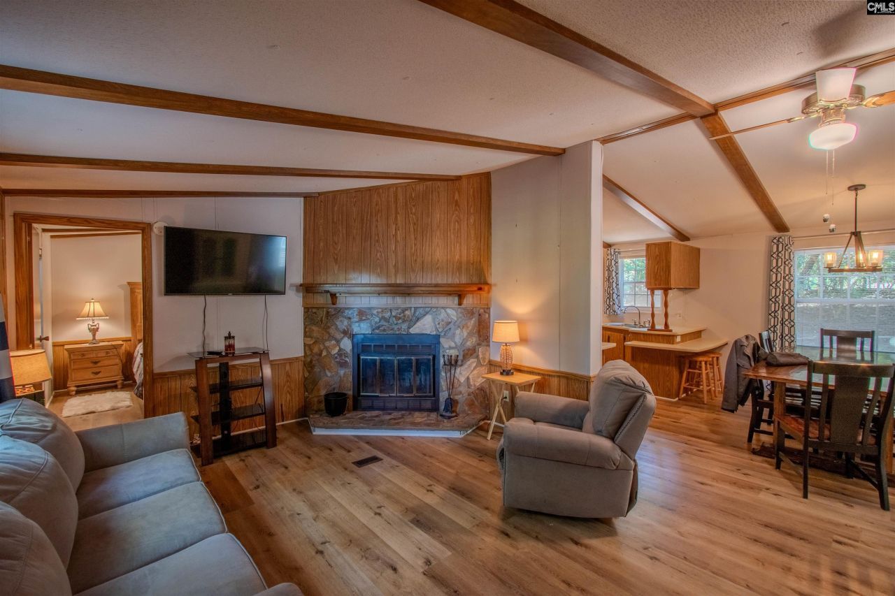 938 Blacksgate Road E Photo 15