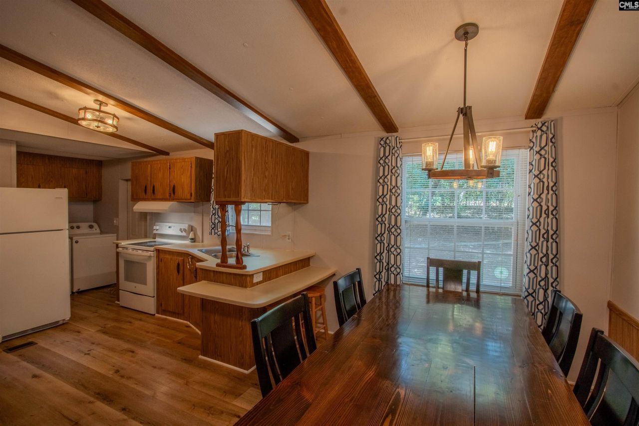 938 Blacksgate Road E Photo 17