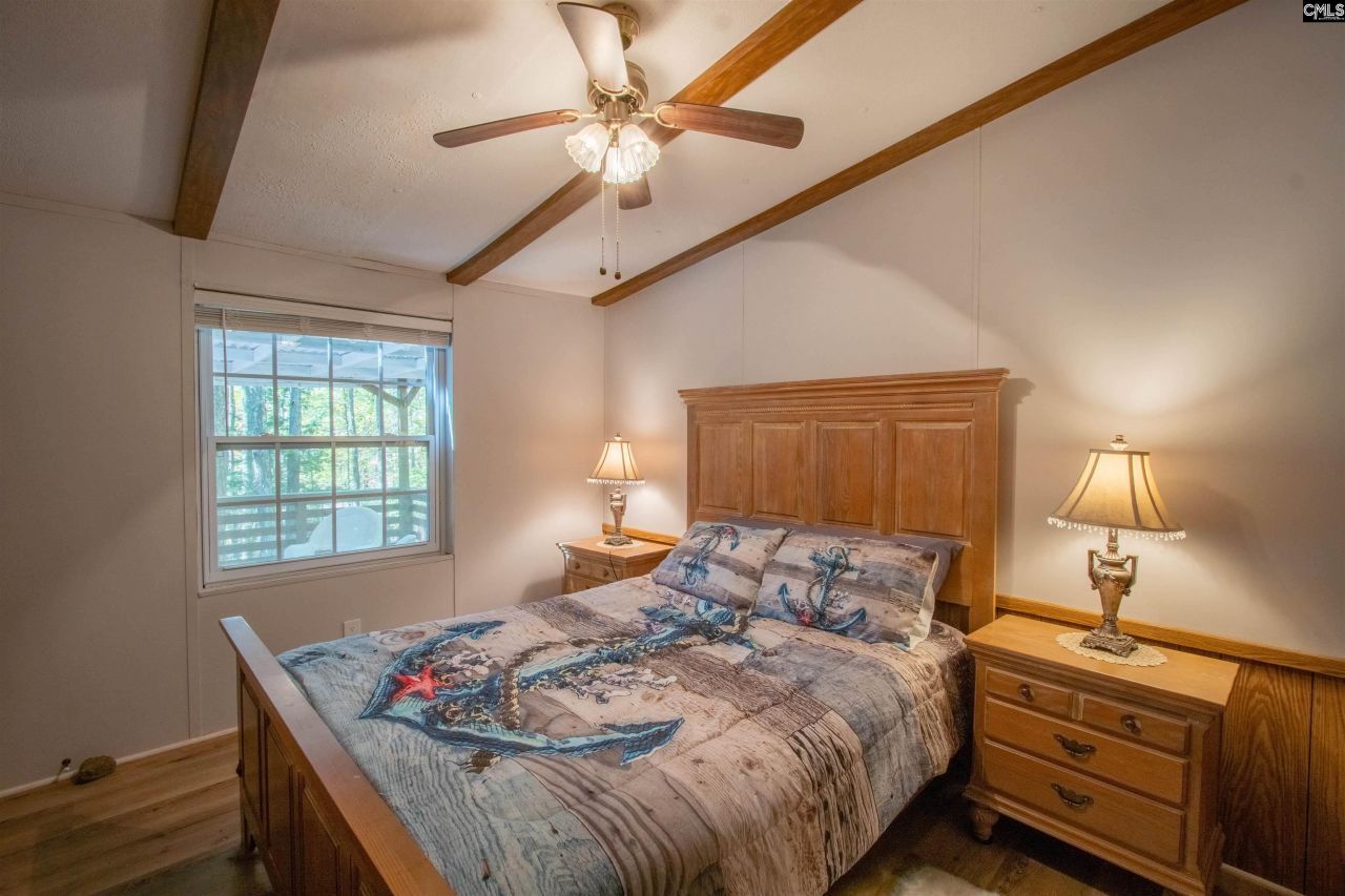 938 Blacksgate Road E Photo 18