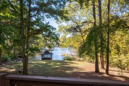 938 Blacksgate Road E photo 4