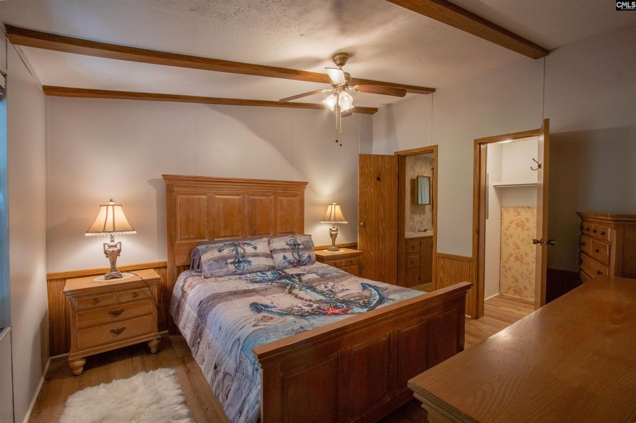 938 Blacksgate Road E Photo 21