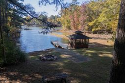 938 Blacksgate Road E photo 4