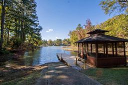 938 Blacksgate Road E photo 4