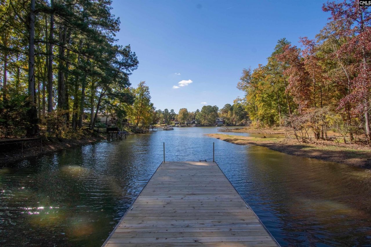 938 Blacksgate Road E Photo 5