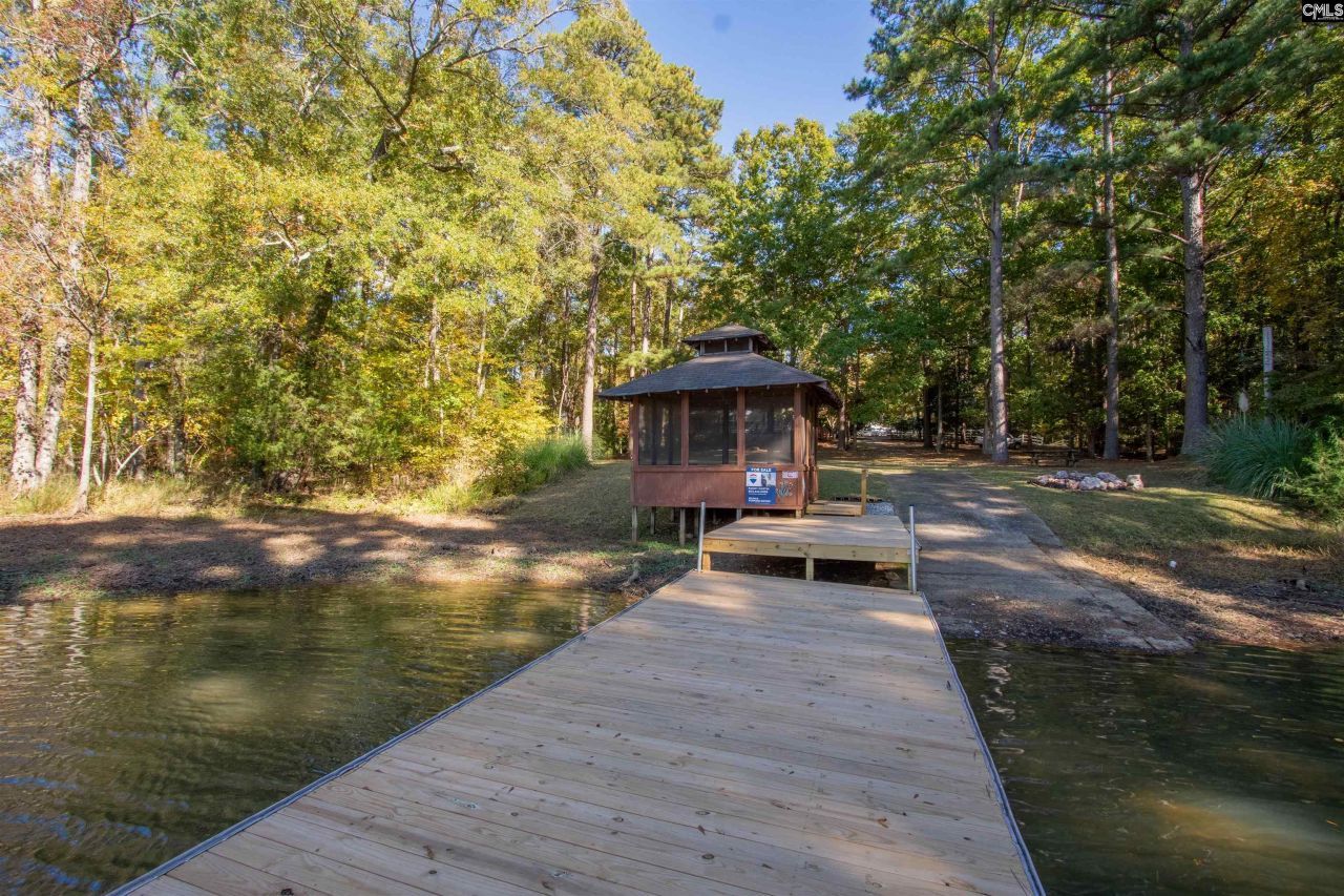 938 Blacksgate Road E Photo 6