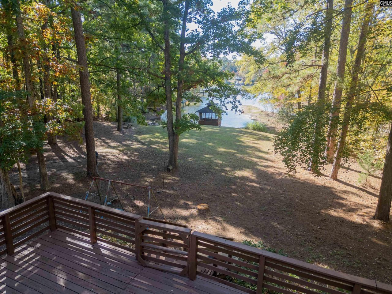 938 Blacksgate Road E Photo 7