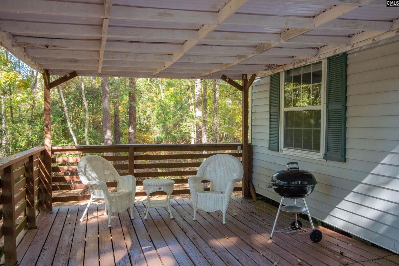 938 Blacksgate Road E Photo 8