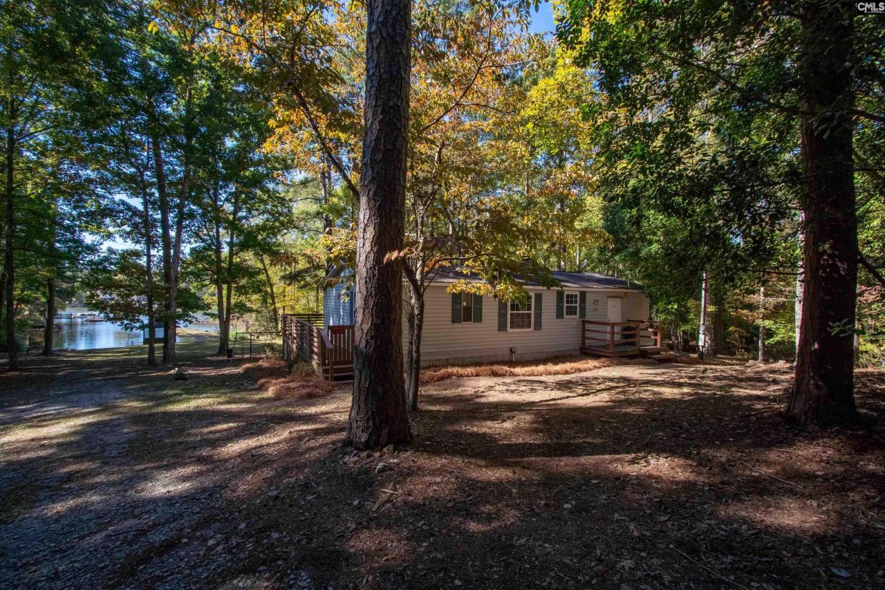 938 Blacksgate Road E Photo 9