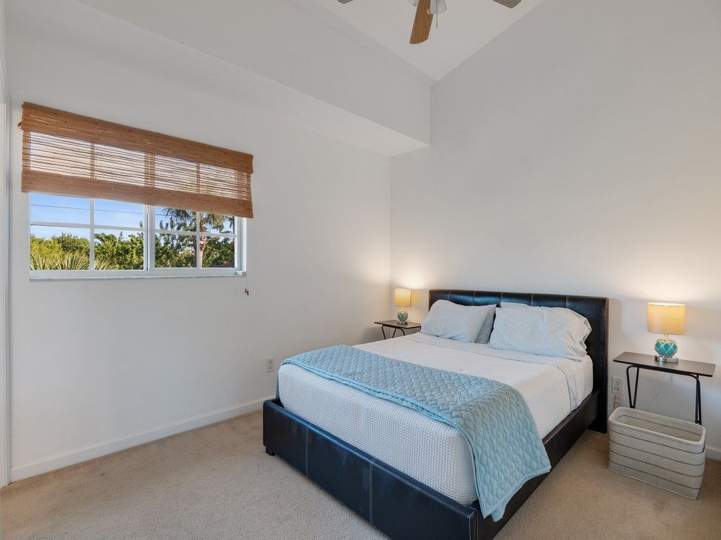 520 7th Square, Unit 201, Vero Beach, FL 32962 Photo