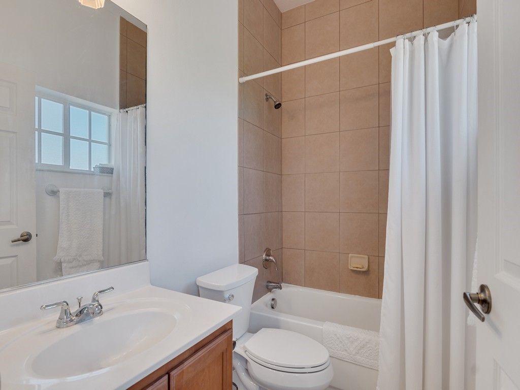 520 7th Square, Unit 201, Vero Beach, FL 32962 Photo