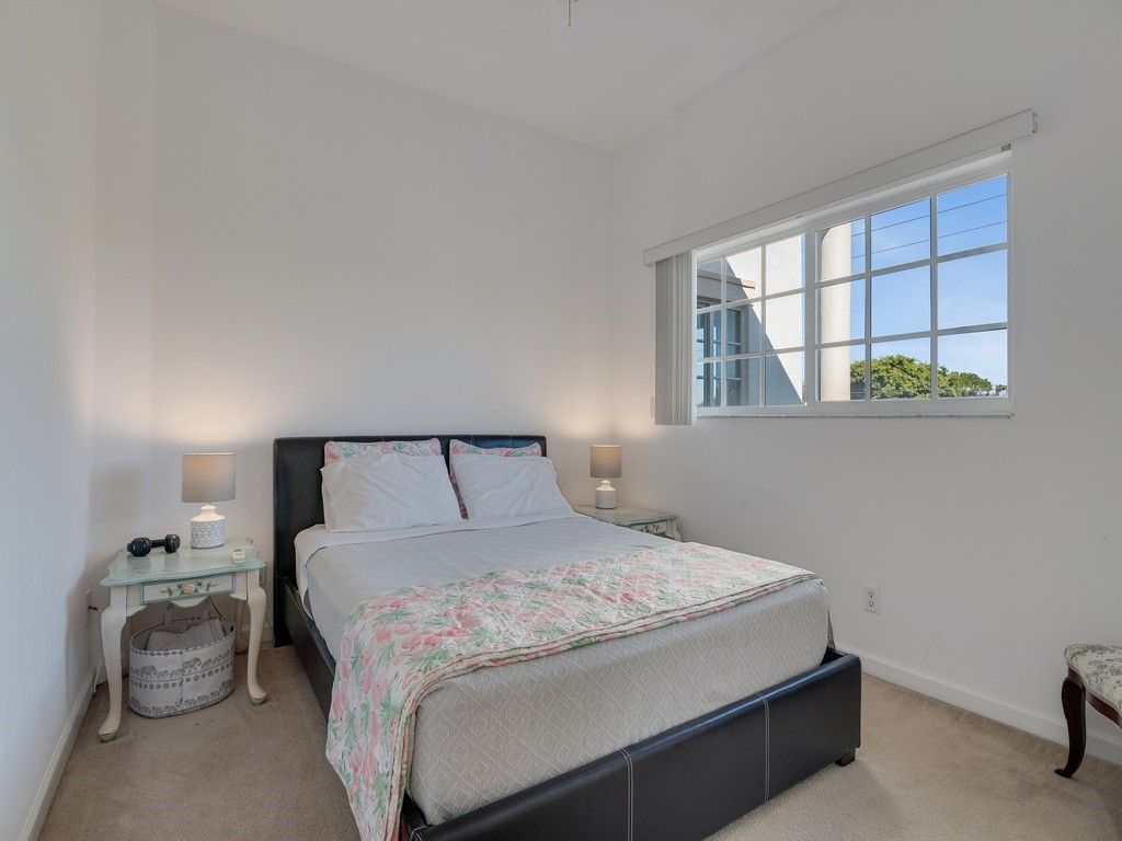 520 7th Square, Unit 201, Vero Beach, FL 32962 Photo