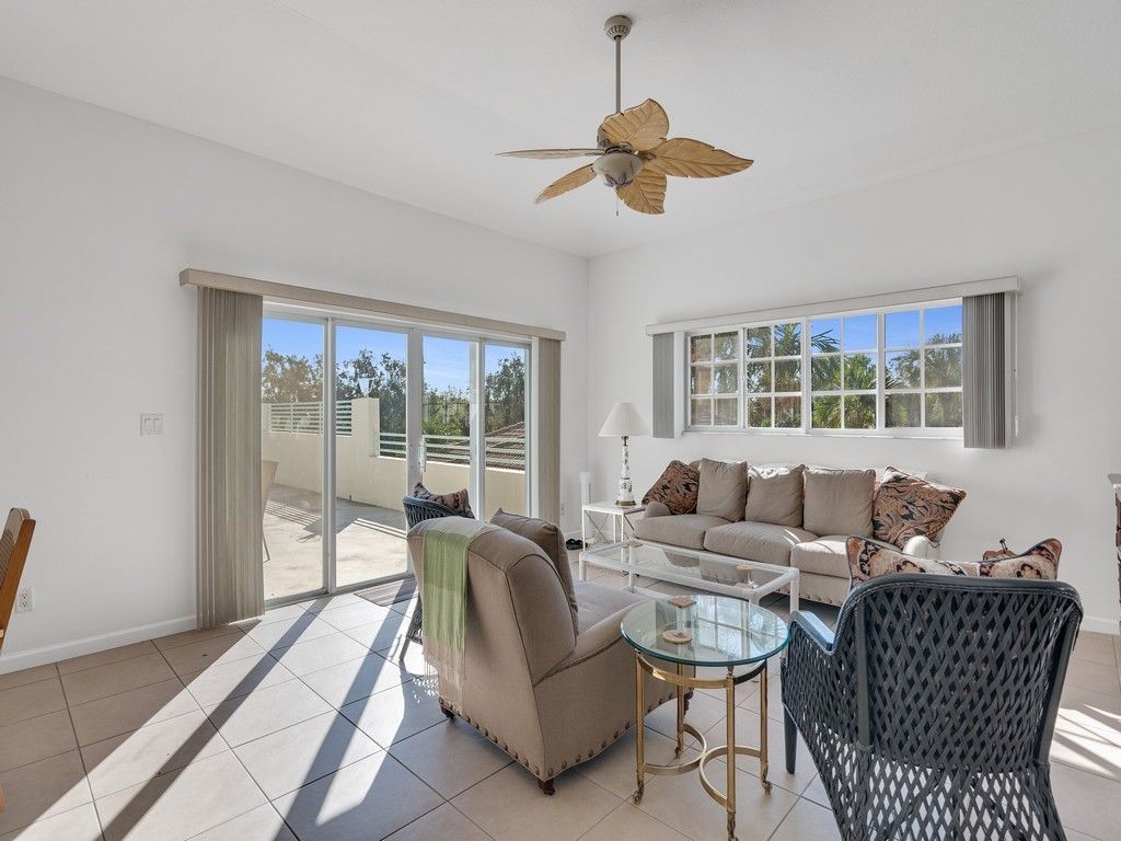 520 7th Square, Unit 201, Vero Beach, FL 32962 Photo