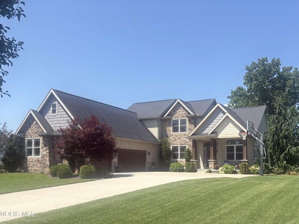 5716 Hamptons Drive, Monclova, OH 43542
