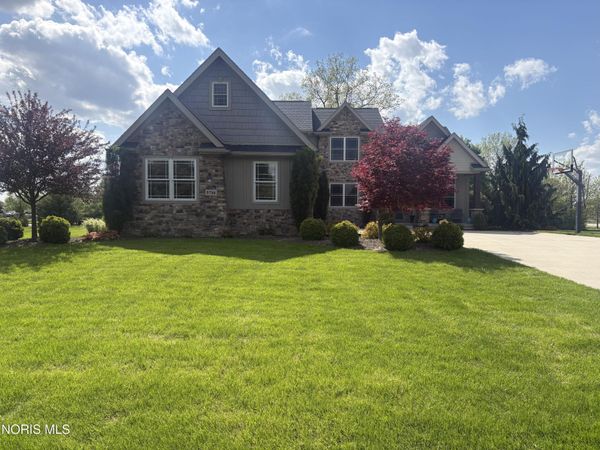 5716 Hamptons Drive, Monclova, OH 43542