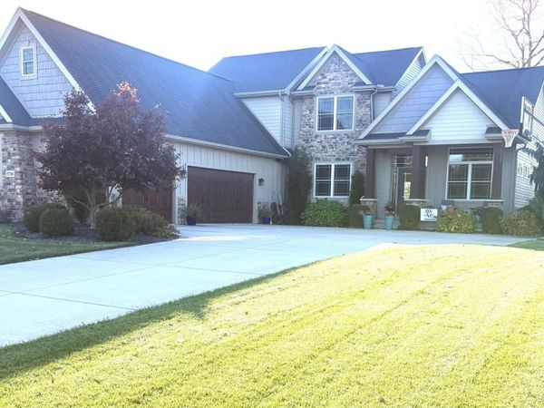 5716 Hamptons Drive, Monclova, OH 43542