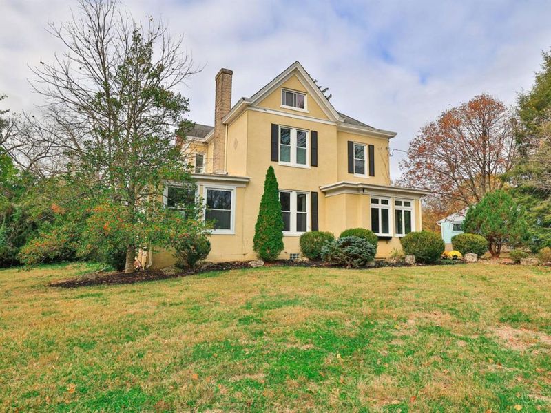 269 Compton Road, Wyoming, OH 45215 Photo 2