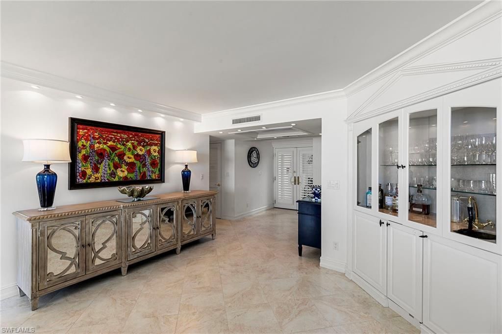 2398 Gulf Shore Blvd N, Unit 101, Naples, FL 34103 Photo