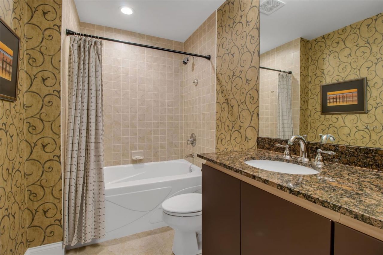 128 Golden Gate Point, Unit 301B, Sarasota, FL 34236 Photo