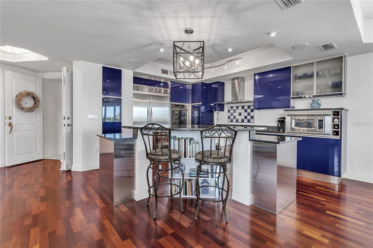 128 Golden Gate Point, Unit 301B, Sarasota, FL 34236 Photo