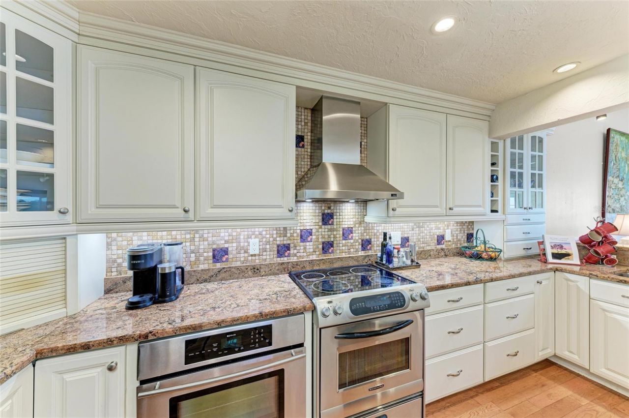 12 Tidy Island Boulevard, Bradenton, FL 34210 Photo