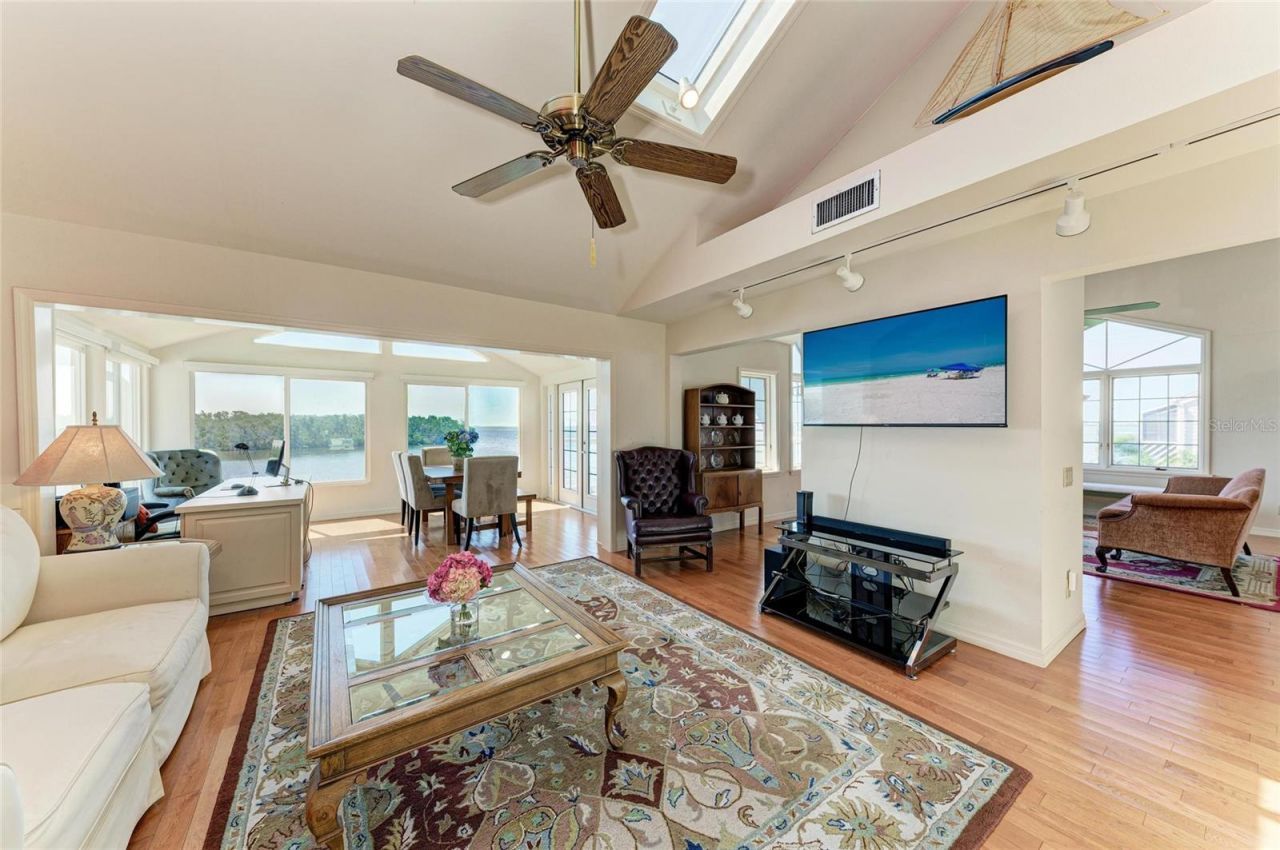 12 Tidy Island Boulevard, Bradenton, FL 34210 Photo