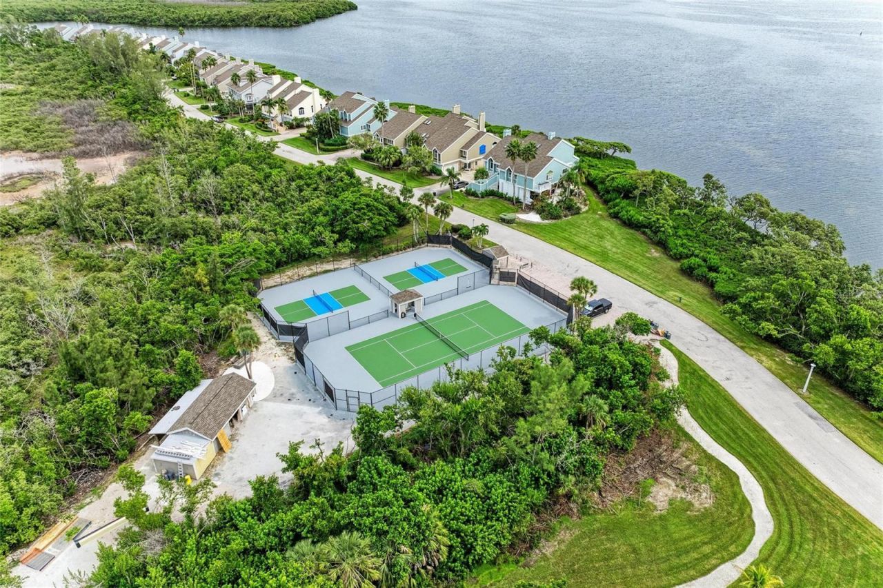 12 Tidy Island Boulevard, Bradenton, FL 34210 Photo