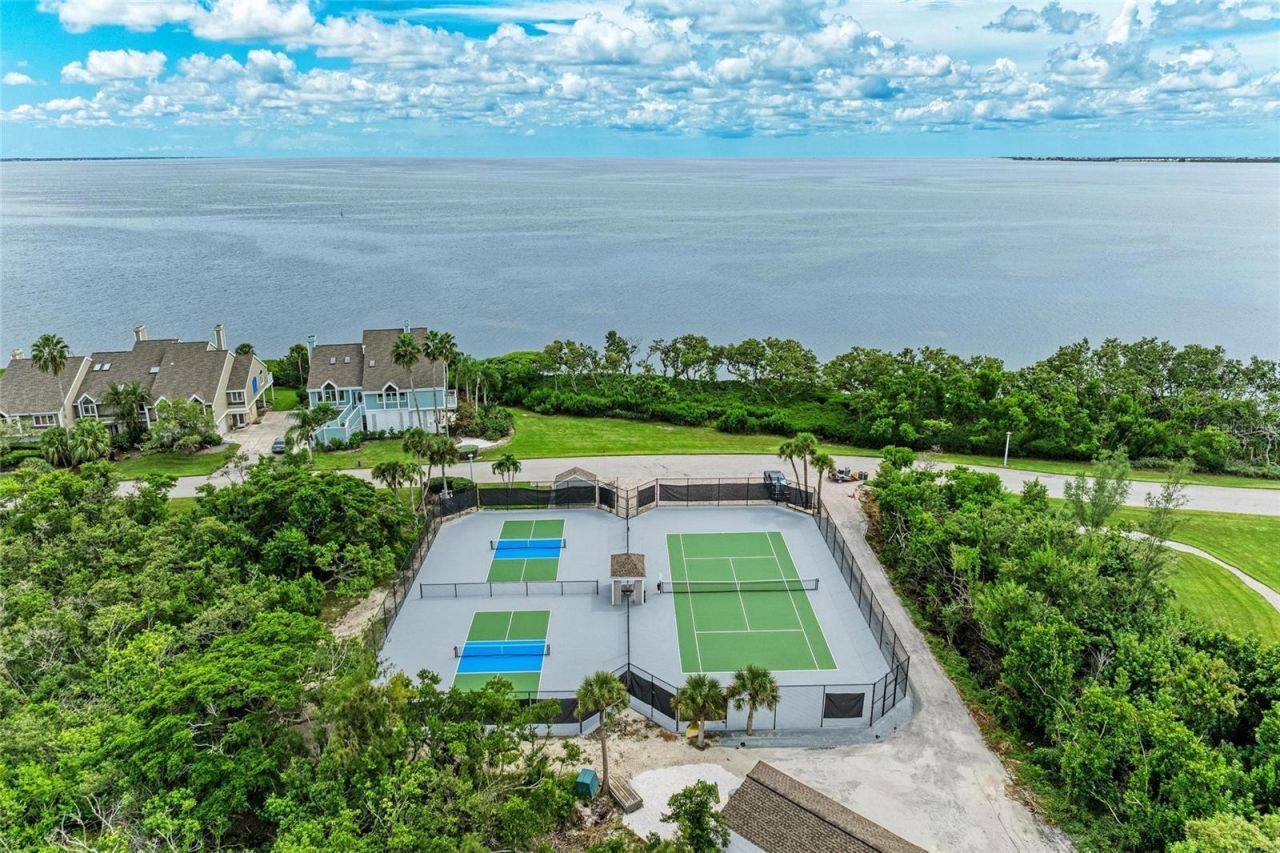 12 Tidy Island Boulevard, Bradenton, FL 34210 Photo