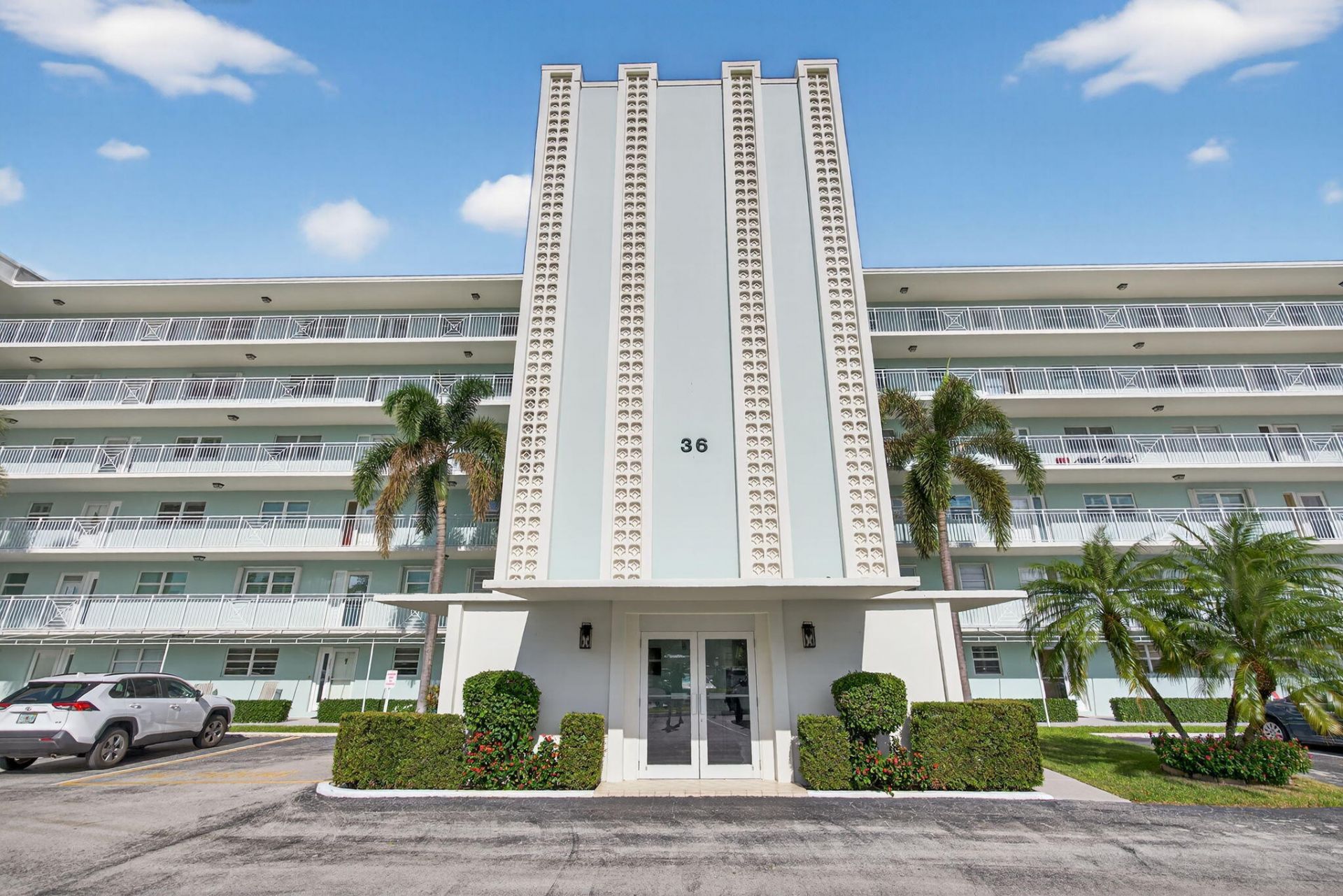 36 Yacht Club Drive, Unit 307, North Palm Beach, FL 33408 Photo