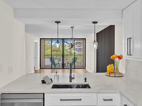 21 Royal Palm Way, Unit 303, Boca Raton, FL 33432