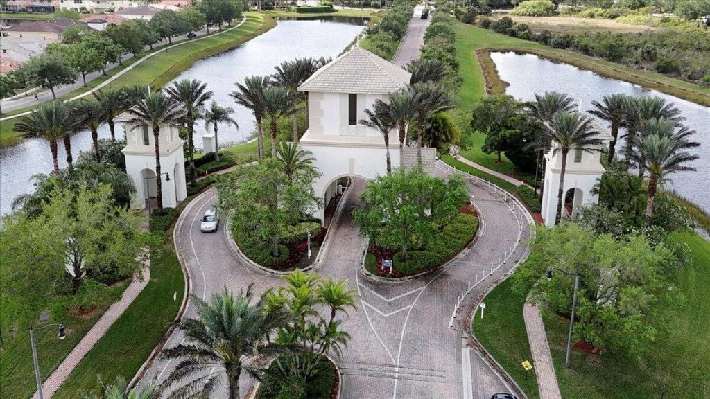 11400 SW Hillcrest Circle, Port Saint Lucie, FL 34987 Photo