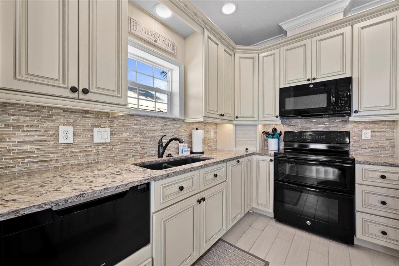 10701 S Ocean Drive, Unit 827, Jensen Beach, FL 34957 Photo