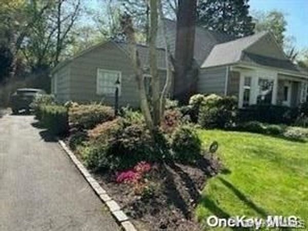 41 woodbine Road, East Hills, NY 11577