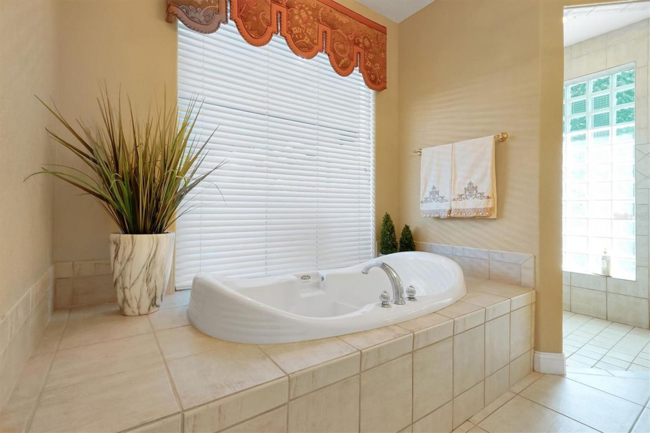 4209 Lake Lockhart Drive, Orlando, FL 32810 Photo