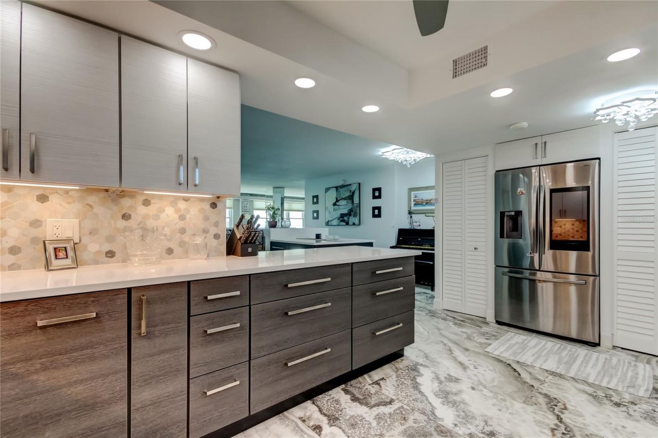 5200 Brittany Drive S, Unit 204, Saint Petersburg, FL 33715 Photo