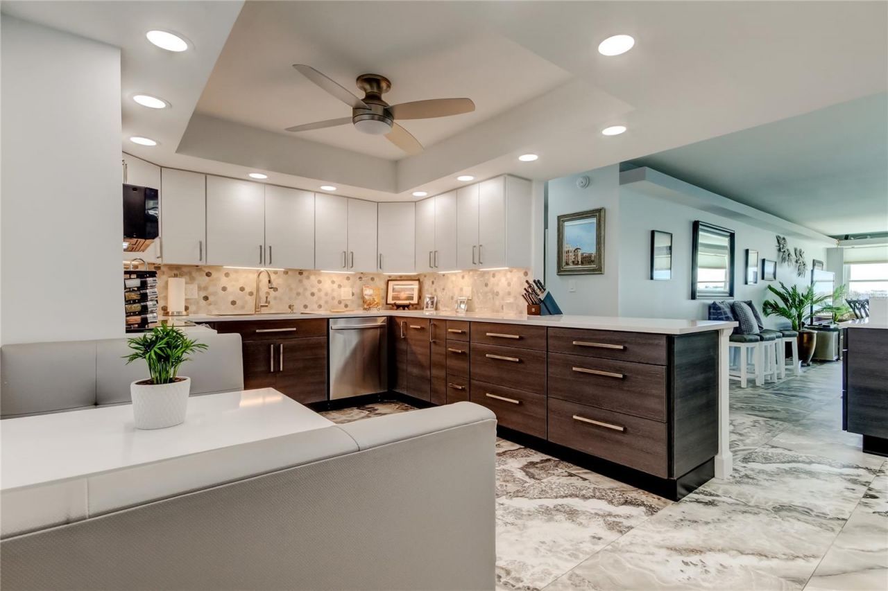 5200 Brittany Drive S, Unit 204, Saint Petersburg, FL 33715 Photo