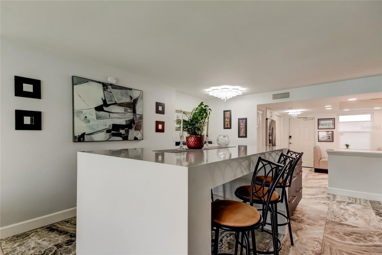 5200 Brittany Drive S, Unit 204, Saint Petersburg, FL 33715 Photo