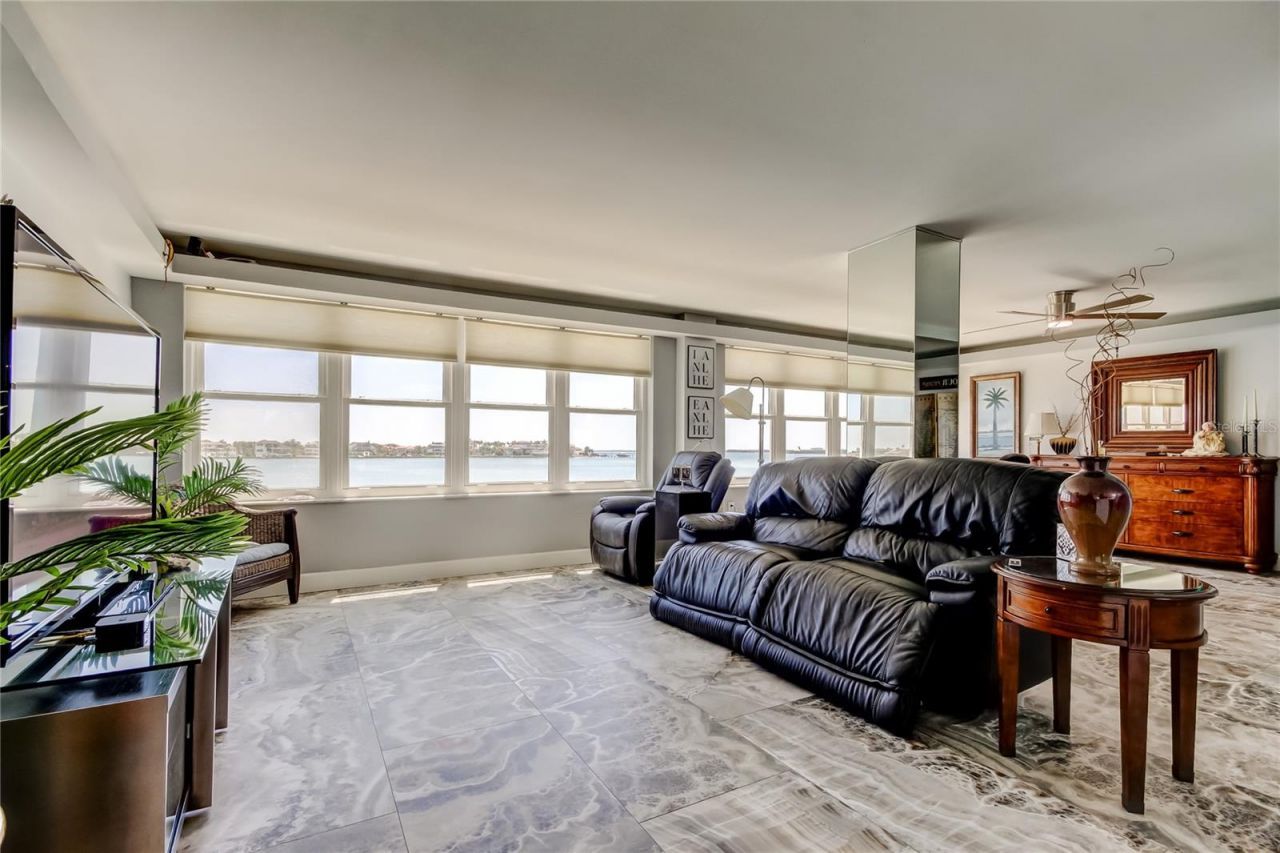 5200 Brittany Drive S, Unit 204, Saint Petersburg, FL 33715 Photo