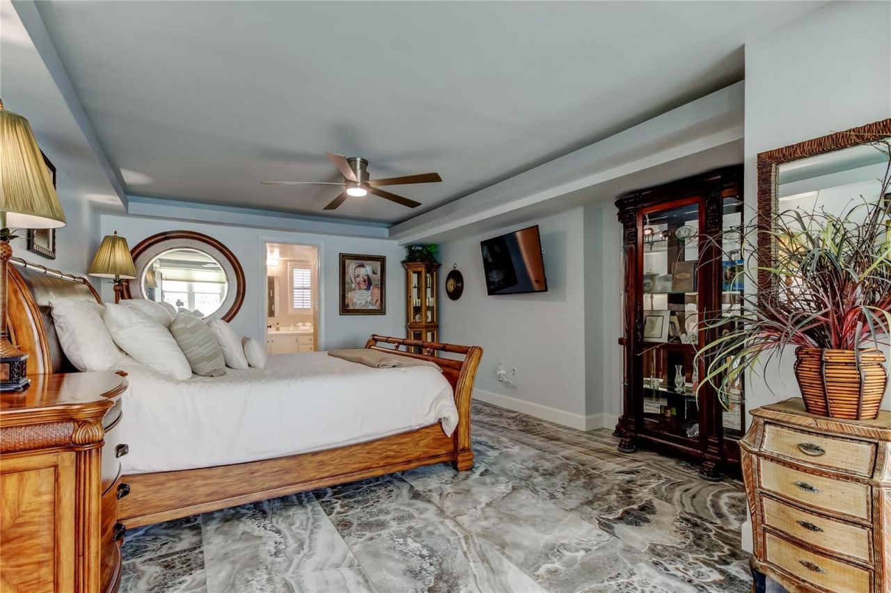 5200 Brittany Drive S, Unit 204, Saint Petersburg, FL 33715 Photo