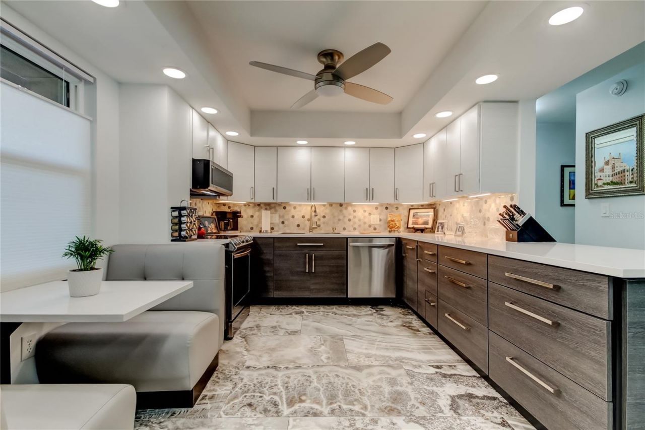 5200 Brittany Drive S, Unit 204, Saint Petersburg, FL 33715 Photo