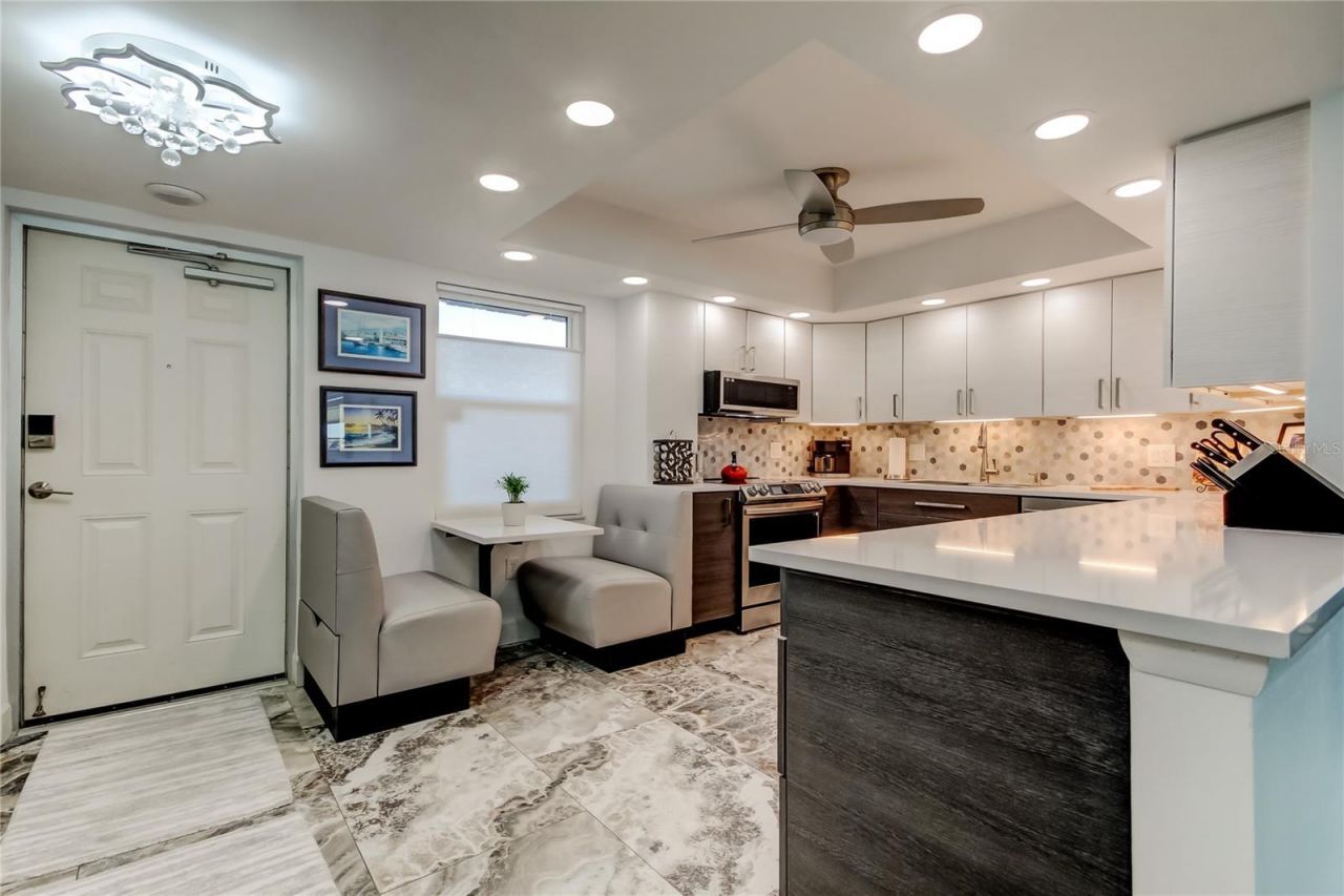 5200 Brittany Drive S, Unit 204, Saint Petersburg, FL 33715 Photo