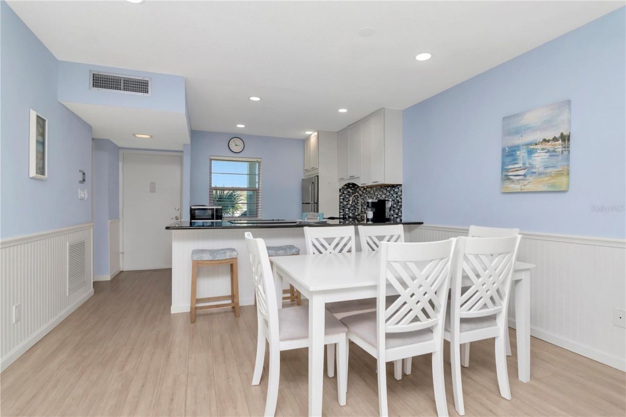 4390 Exeter Drive, Unit 305, Longboat Key, FL 34228 Photo