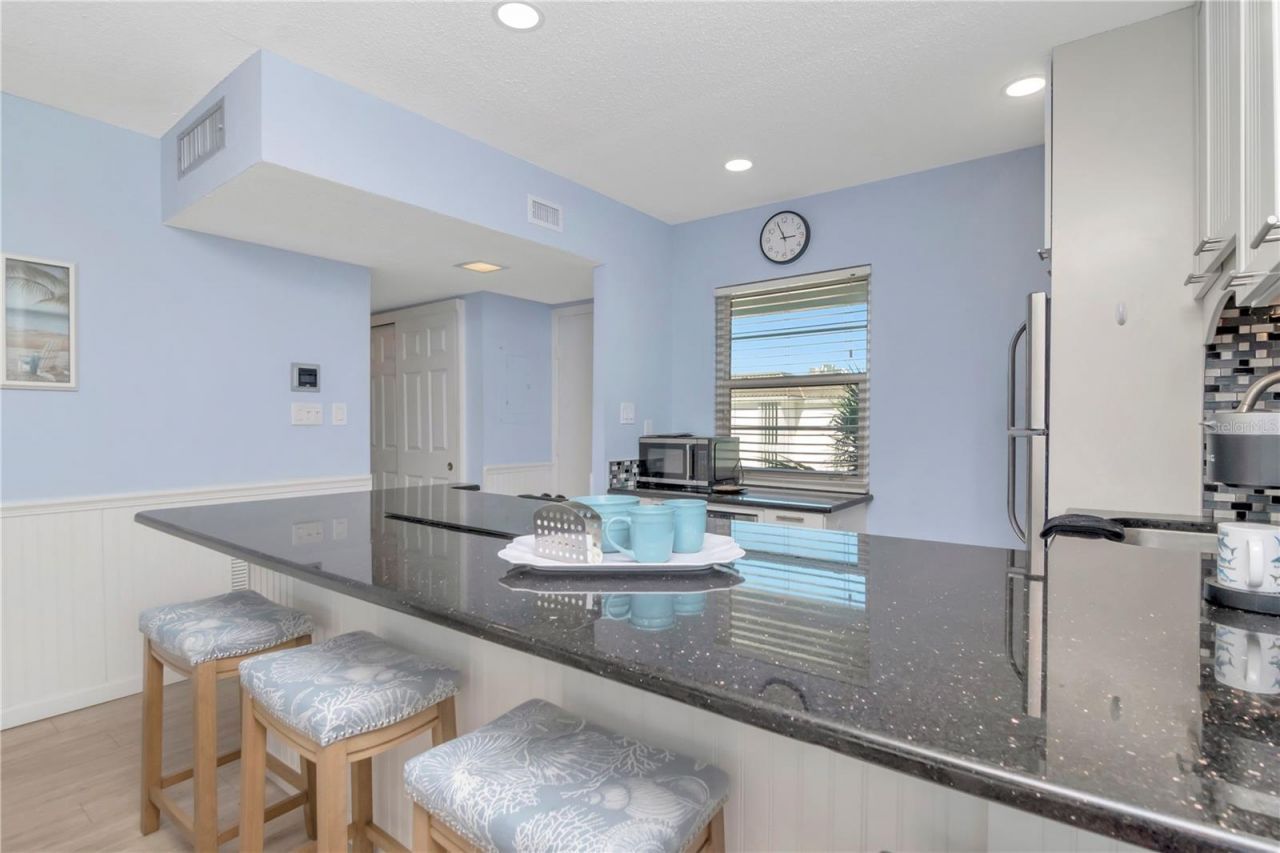 4390 Exeter Drive, Unit 305, Longboat Key, FL 34228 Photo
