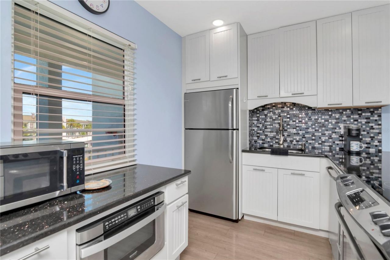 4390 Exeter Drive, Unit 305, Longboat Key, FL 34228 Photo