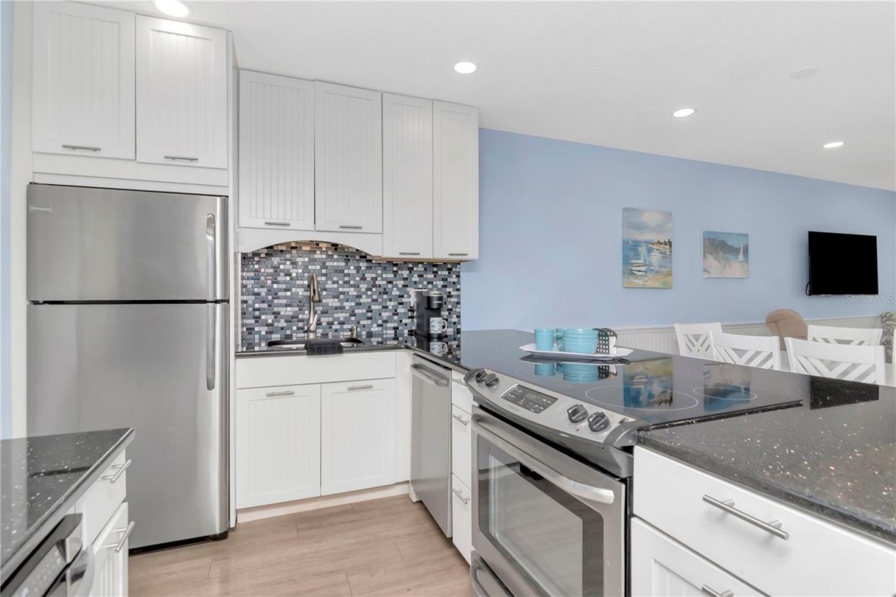 4390 Exeter Drive, Unit 305, Longboat Key, FL 34228 Photo