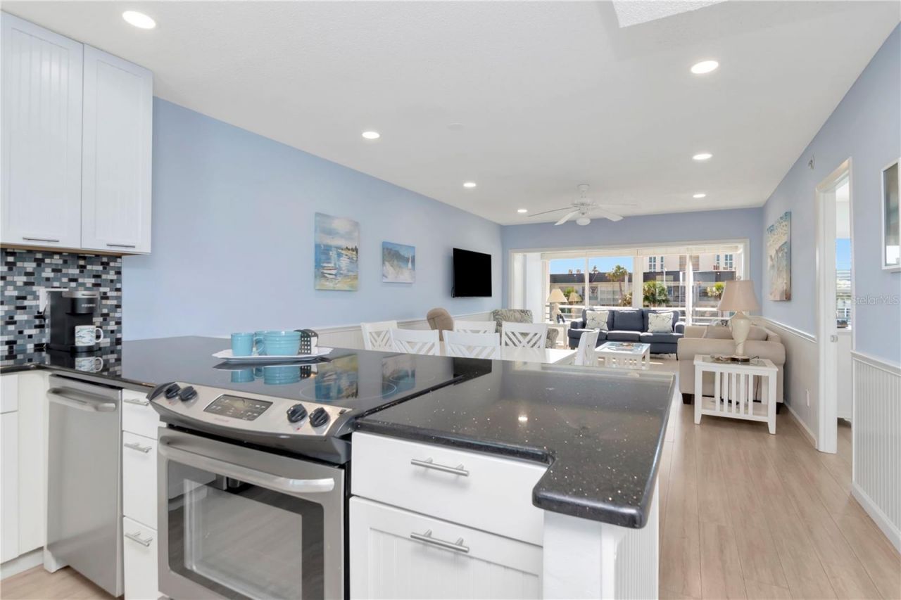 4390 Exeter Drive, Unit 305, Longboat Key, FL 34228 Photo